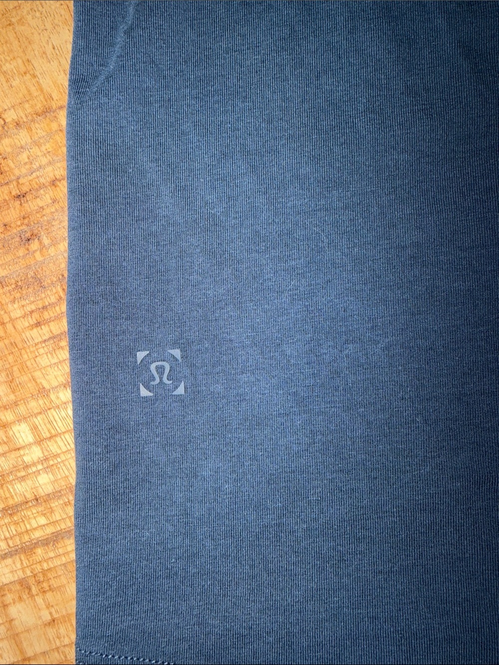 lululemon athletica Men's V-Neck Shirt Navy Blue - Picture 4 of 4